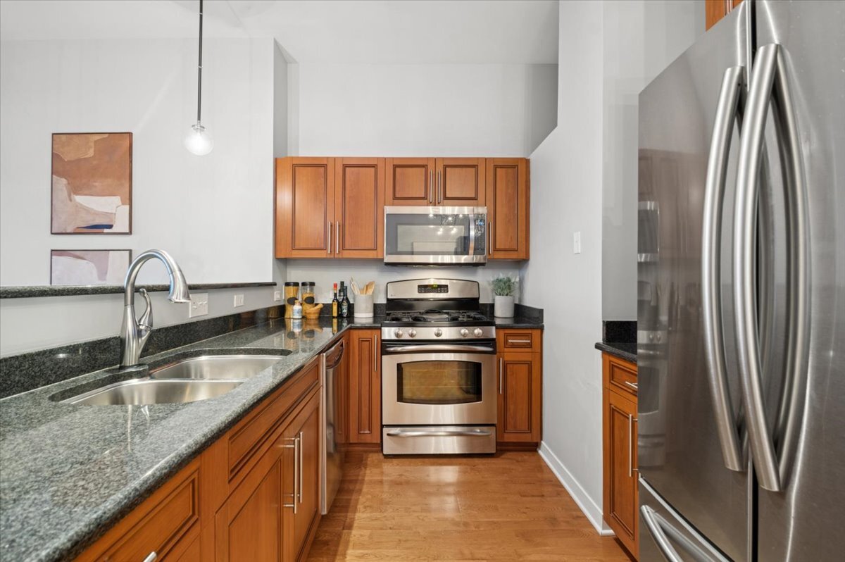 3140 N Sheffield Avenue 504