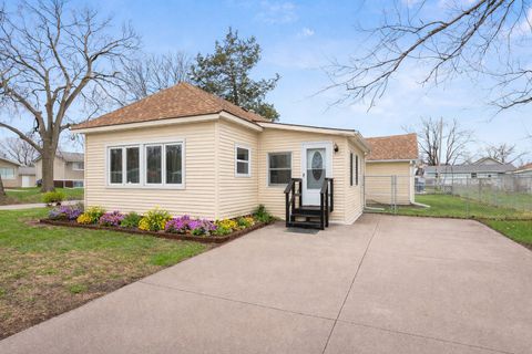 Photo of 502 7th Avenue, Camanche, IA 52730 (MLS # 12613270)