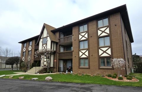 Tiny photo for 10561 Palos Place #1D, Palos Hills, IL 60465 (MLS # 12608982)