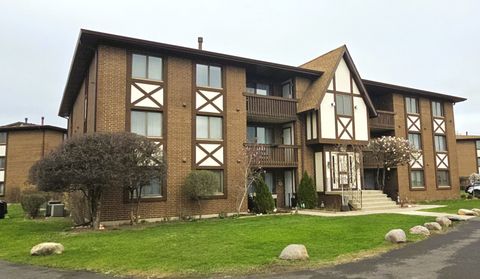 Tiny photo for 10561 Palos Place #1D, Palos Hills, IL 60465 (MLS # 12608982)