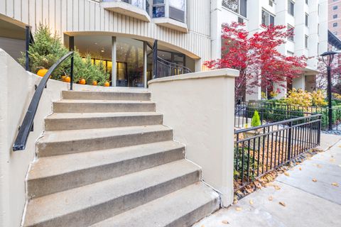 Tiny photo for 1340 N Dearborn Street #5C, Chicago, IL 60610 (MLS # 12517048)