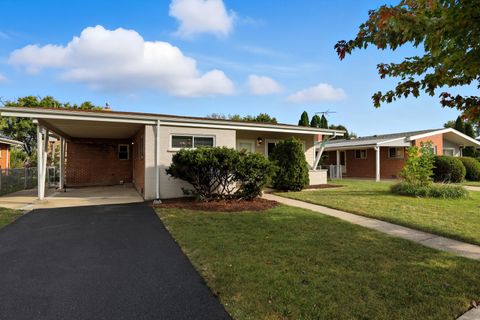 Tiny photo for 8554 W Bruce Drive, Niles, IL 60714 (MLS # 12498359)