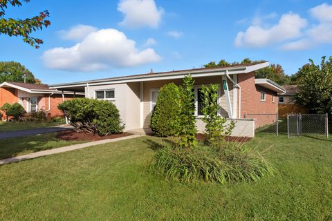 Tiny photo for 8554 W Bruce Drive, Niles, IL 60714 (MLS # 12498359)