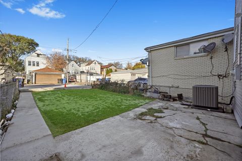 Tiny photo for 2510 N Linder Avenue, Chicago, IL 60639 (MLS # 12518376)