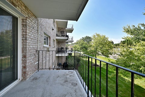 Tiny photo for 1000 S Lorraine Road #212, Wheaton, IL 60189 (MLS # 12769575)