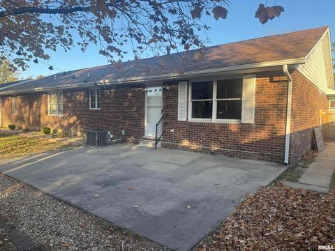 Tiny photo for 602 OSAGE Drive, Centralia, IL 62801 (MLS # EB460513)