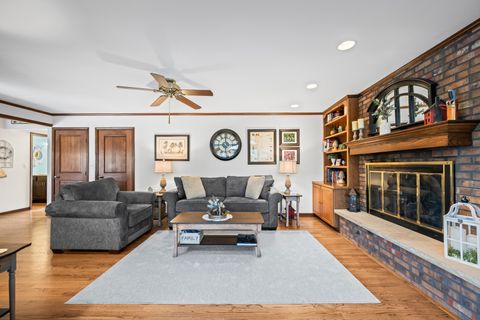 Tiny photo for 5187 Chambers Drive, Hoffman Estates, IL 60010 (MLS # 12538790)