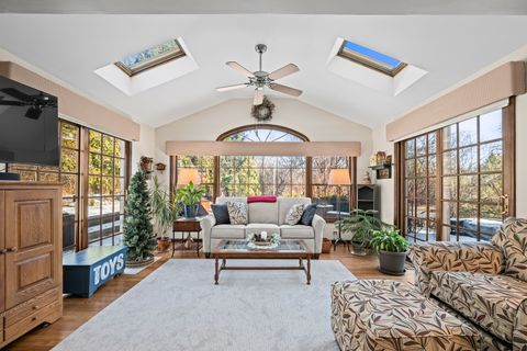 Tiny photo for 5187 Chambers Drive, Hoffman Estates, IL 60010 (MLS # 12538790)