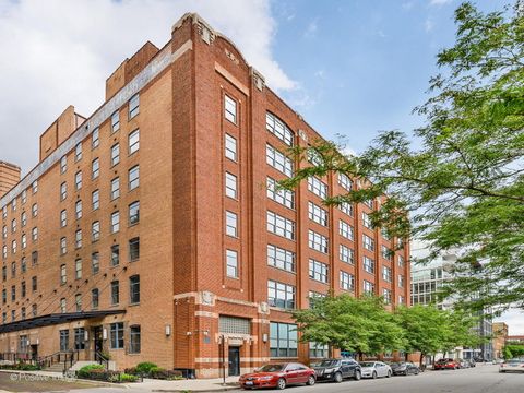 14 N Peoria Street 3E Chicago IL 60607