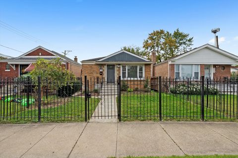Photo of 819 E 98th Place, Chicago, IL 60628 (MLS # 12569594)