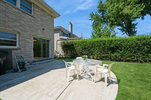 Tiny photo for 7245 N Kostner Avenue, Lincolnwood, IL 60712 (MLS # 12489407)