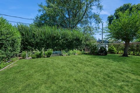 Tiny photo for 7245 N Kostner Avenue, Lincolnwood, IL 60712 (MLS # 12489407)