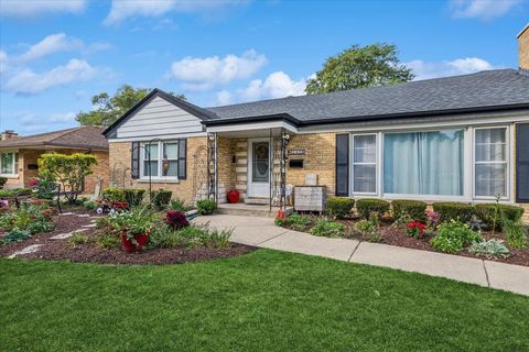 Tiny photo for 1430 Hoffman Avenue, Park Ridge, IL 60068 (MLS # 12578766)