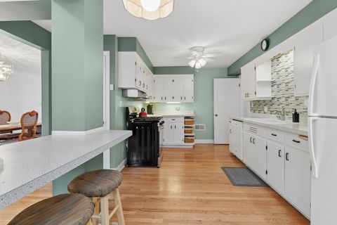 Tiny photo for 1430 Hoffman Avenue, Park Ridge, IL 60068 (MLS # 12578766)