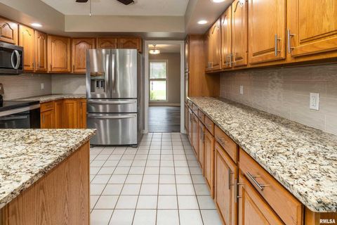 Tiny photo for 1605 S Eugene Lane, Marion, IL 62959 (MLS # EB458827)