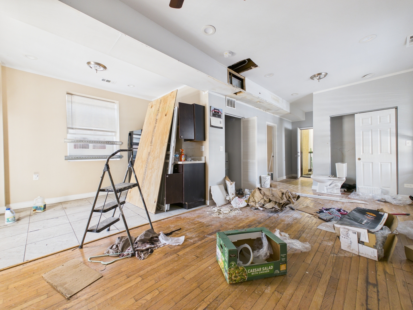 6245 S Hermitage Avenue