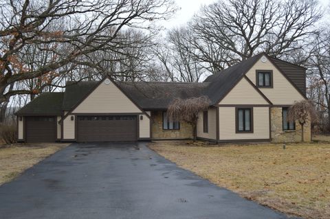 Photo of 1701 Woodcrest Drive, St. Anne, IL 60964 (MLS # 12587662)