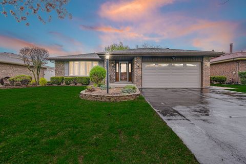 Tiny photo for 16563 Crescent Avenue, Tinley Park, IL 60477 (MLS # 12621961)