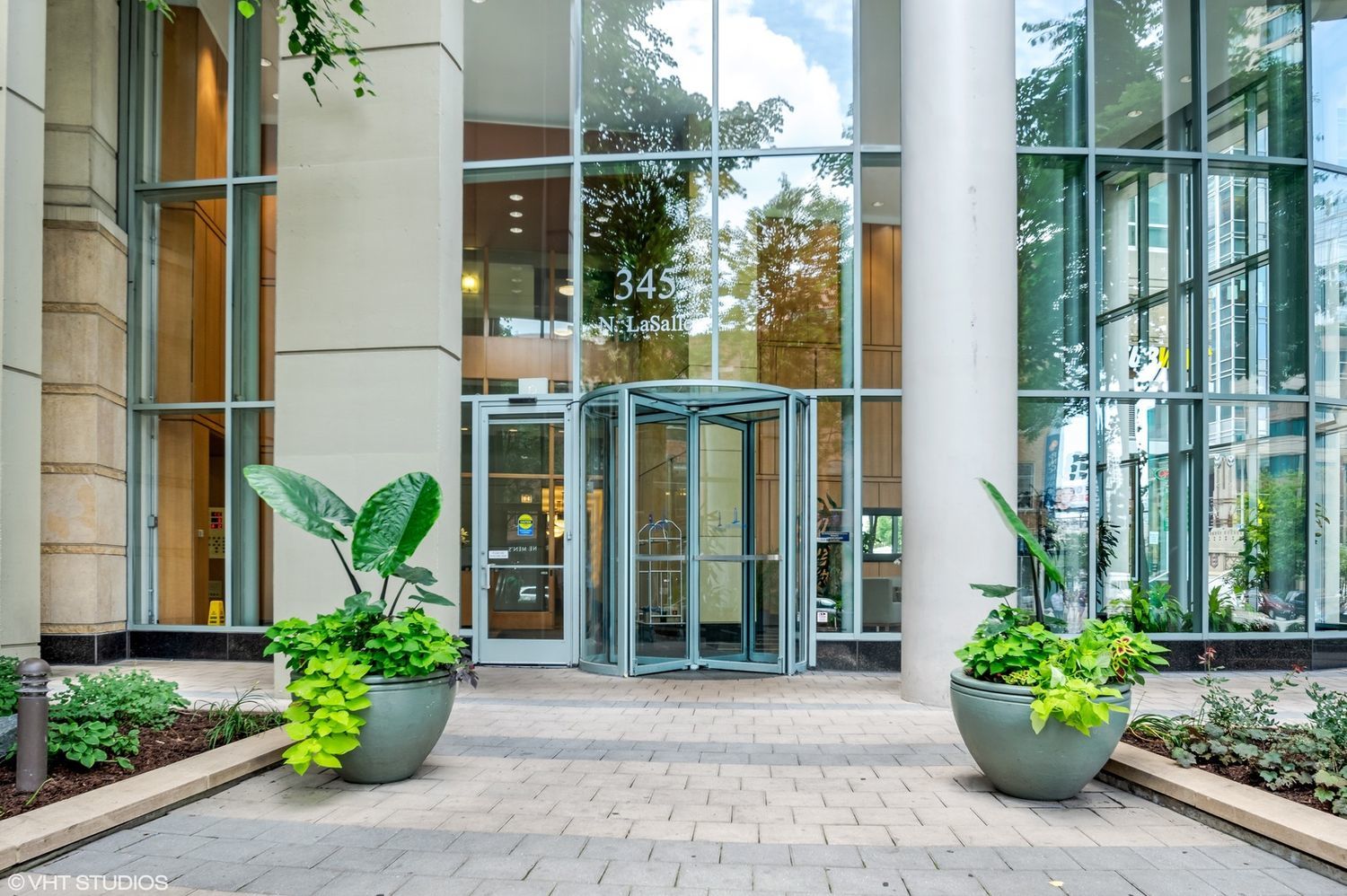 345 N La Salle Drive 3002