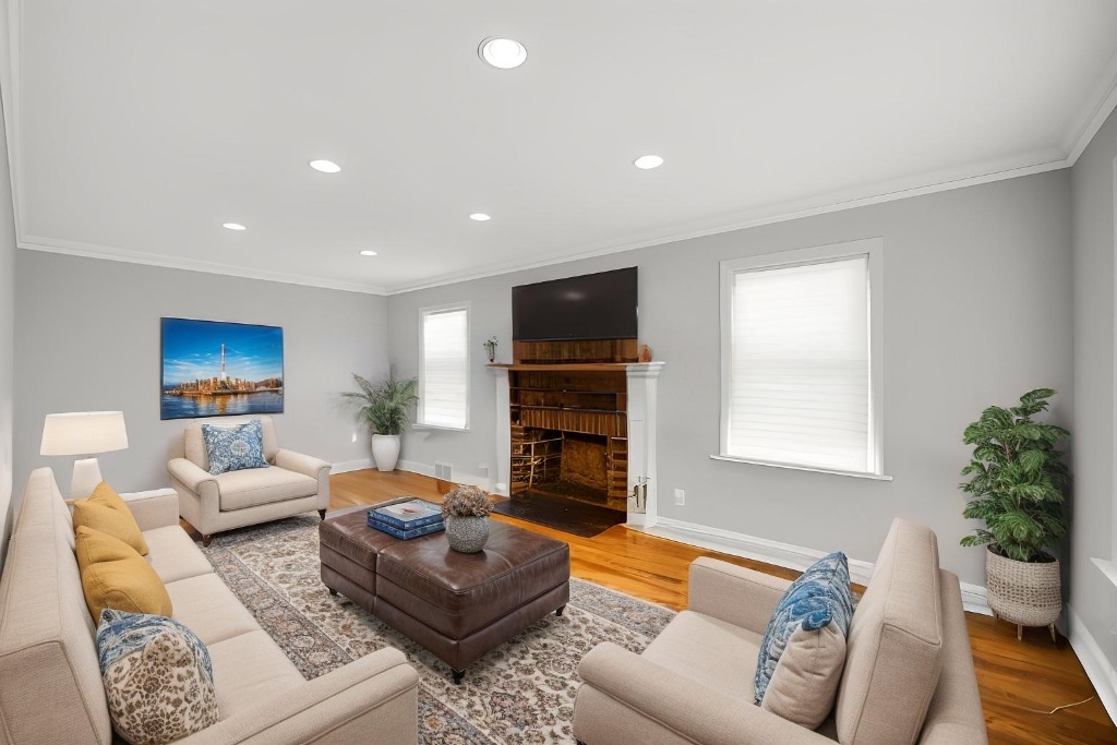 8458 S Vernon Avenue