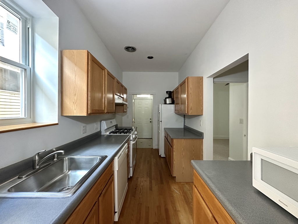 1358 N BOSWORTH Avenue 3