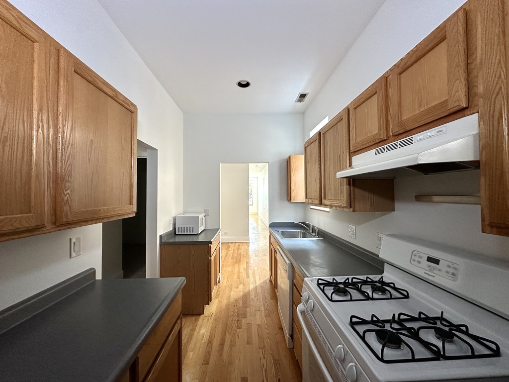 1358 N BOSWORTH Avenue 3
