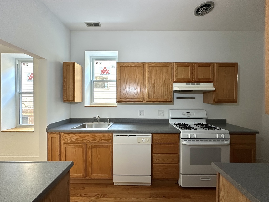 1358 N BOSWORTH Avenue 3