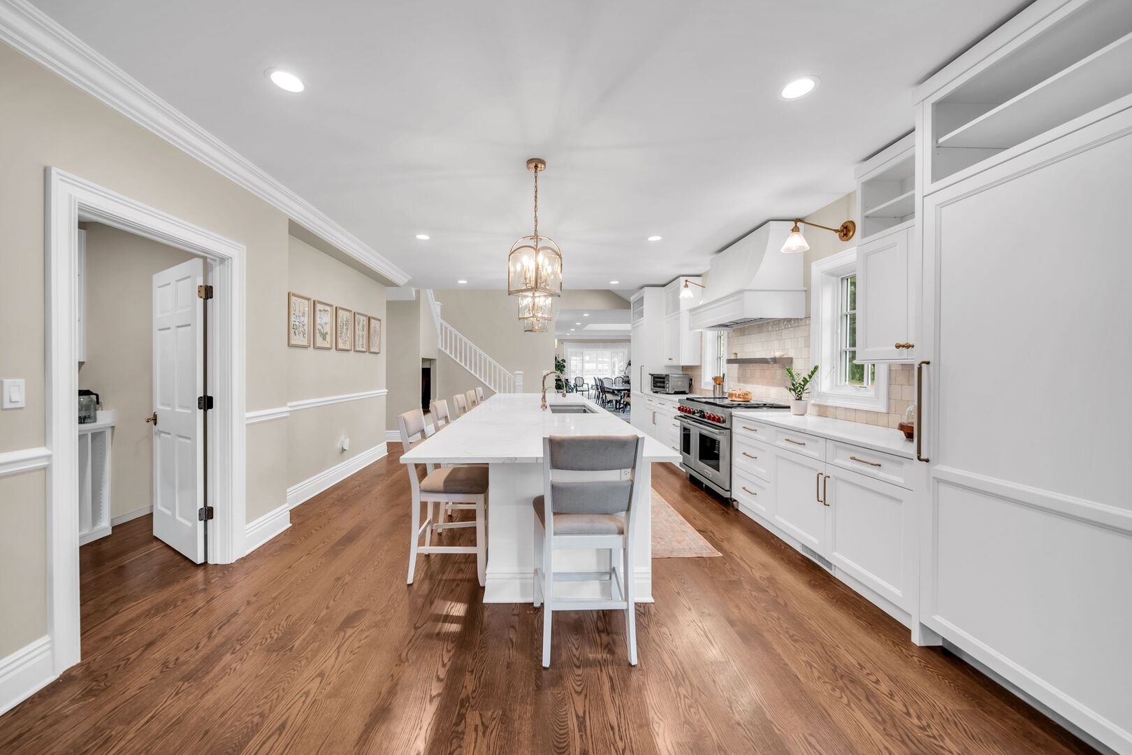 711 W Old Elm Road