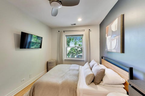 Tiny photo for 3557 N Hamilton Avenue #3, Chicago, IL 60618 (MLS # 12747350)