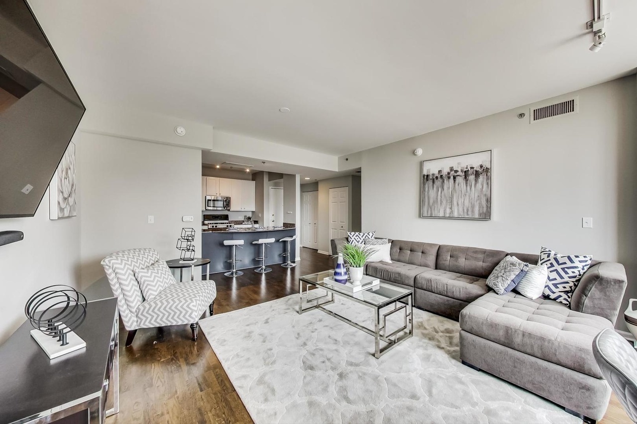 400 W Ontario Street 1206