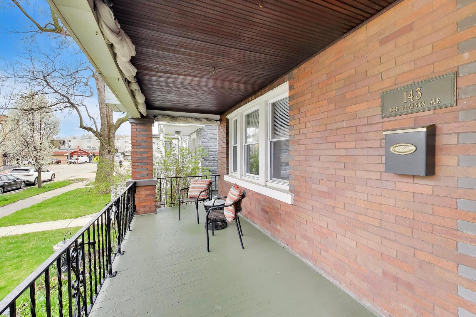 143 Des Plaines Avenue