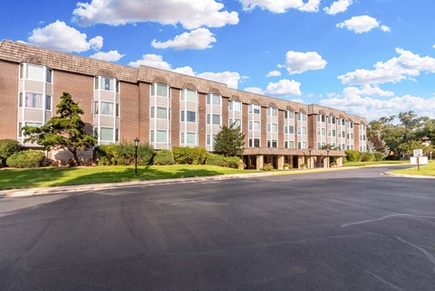 Tiny photo for 400 Ascot Drive #3E, Park Ridge, IL 60068 (MLS # 12784839)