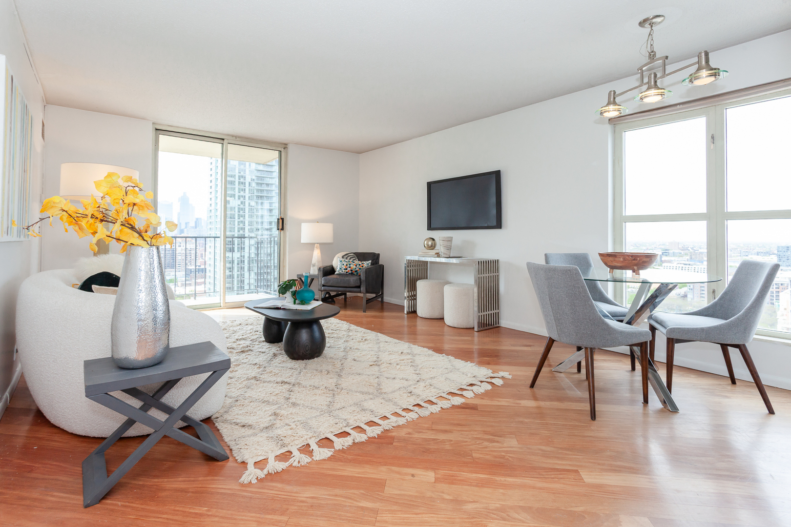 1212 N La Salle Drive 2309