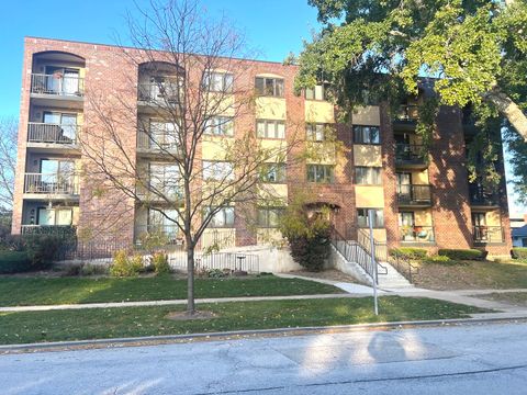 Photo of 104 N Pine Avenue #302, Arlington Heights, IL 60004 (MLS # 12507995)