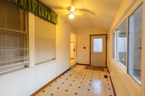 Tiny photo for 1133 S Ridgeland Avenue, Oak Park, IL 60304 (MLS # 12510047)