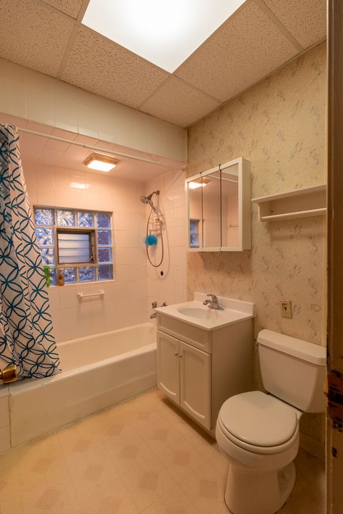 Tiny photo for 1133 S Ridgeland Avenue, Oak Park, IL 60304 (MLS # 12510047)