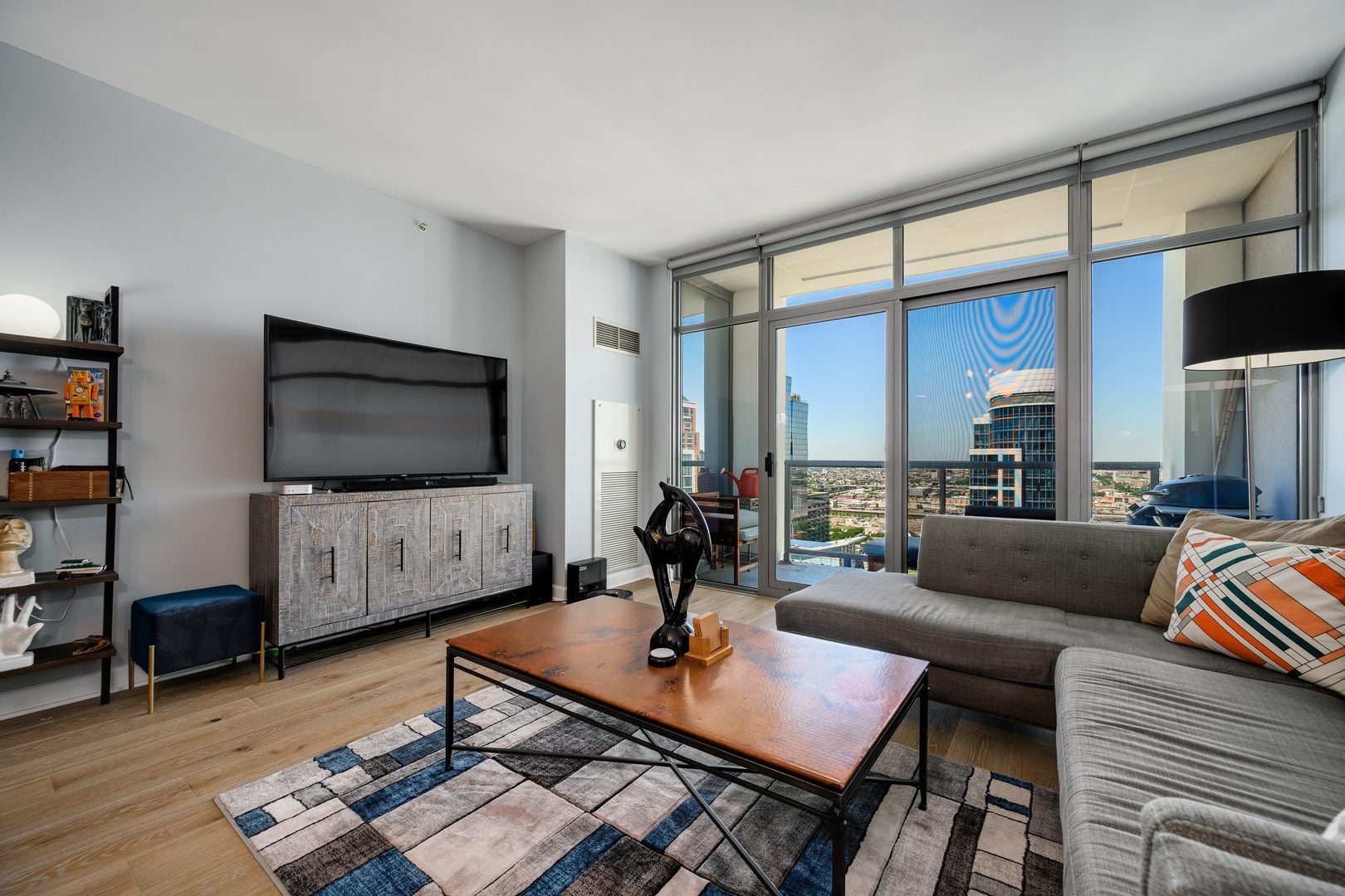 1235 S Prairie Avenue 3506