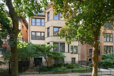 Tiny photo for 635 W Sheridan Road #1, Chicago, IL 60613 (MLS # 12678941)