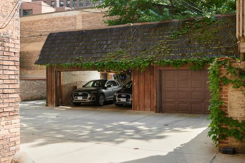 Tiny photo for 635 W Sheridan Road #1, Chicago, IL 60613 (MLS # 12678941)