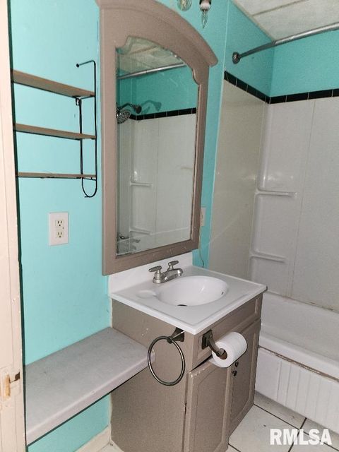 Tiny photo for 215 N 8TH Street, Mt Vernon, IL 62864 (MLS # EB460588)