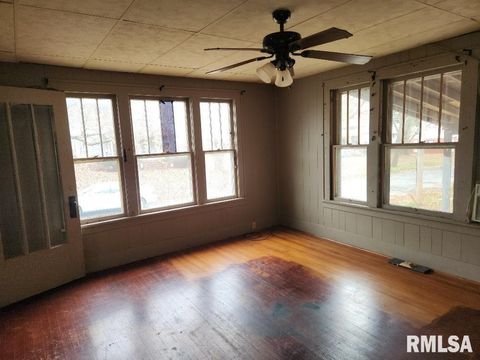 Tiny photo for 215 N 8TH Street, Mt Vernon, IL 62864 (MLS # EB460588)