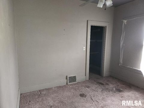 Tiny photo for 215 N 8TH Street, Mt Vernon, IL 62864 (MLS # EB460588)