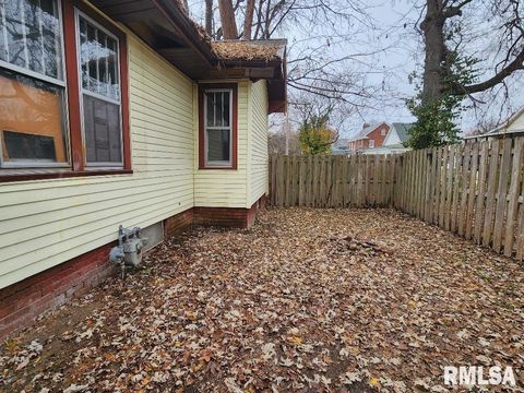 Tiny photo for 215 N 8TH Street, Mt Vernon, IL 62864 (MLS # EB460588)