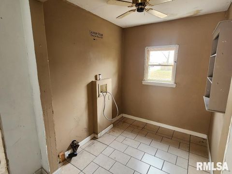 Tiny photo for 215 N 8TH Street, Mt Vernon, IL 62864 (MLS # EB460588)