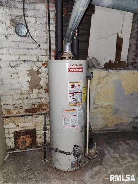 Tiny photo for 215 N 8TH Street, Mt Vernon, IL 62864 (MLS # EB460588)