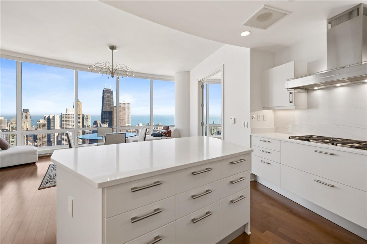 401 N Wabash Avenue 44A