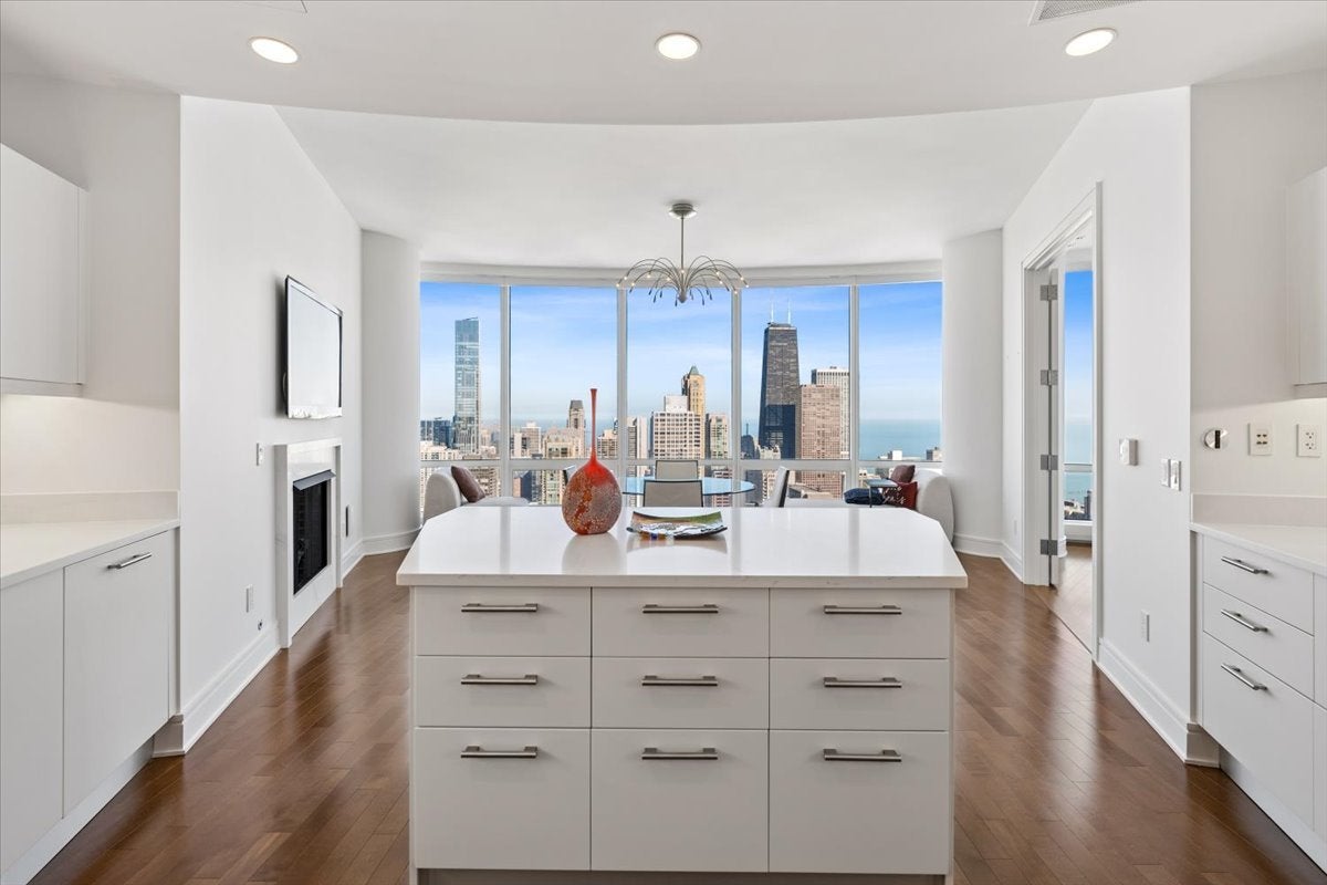 401 N Wabash Avenue 44A