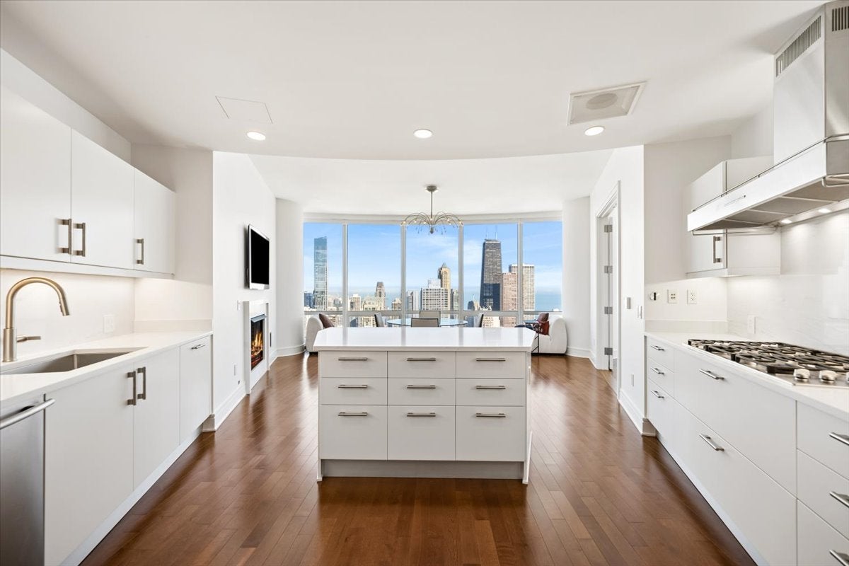 401 N Wabash Avenue 44A