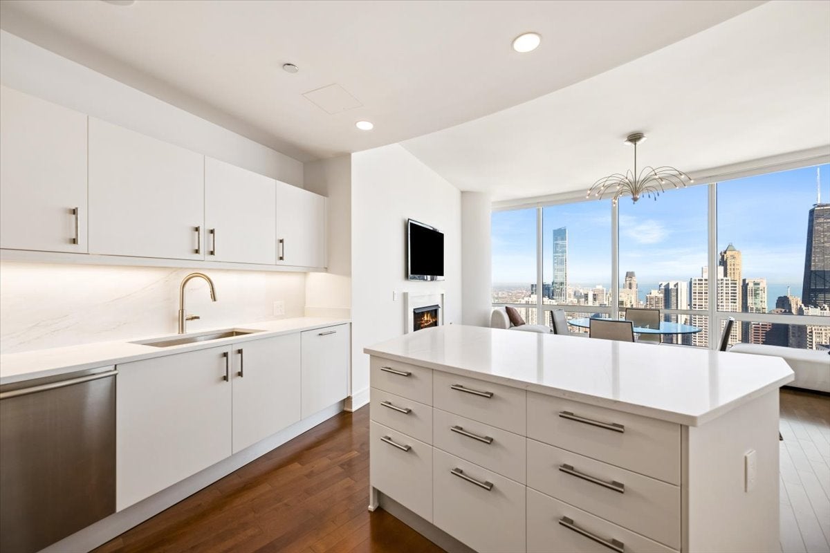 401 N Wabash Avenue 44A