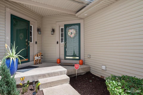 Tiny photo for 1221 Oakleaf Court, Aurora, IL 60506 (MLS # 12655827)
